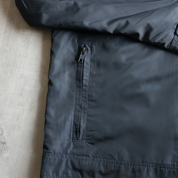 Banana Republic Windbreaker Slicker Gray Hidden Hood Mens Size Medium Like New - Picture 4 of 5